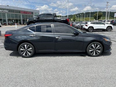 2022 Nissan Altima 2.5 SV Sedan