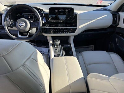 2023 Nissan Pathfinder SL 4WD