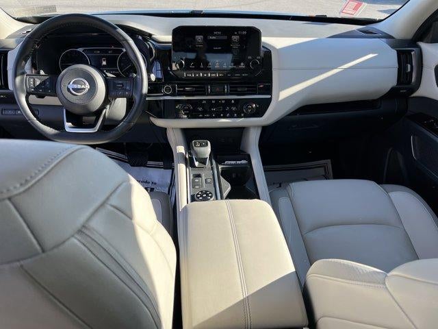 2023 Nissan Pathfinder SL 4WD