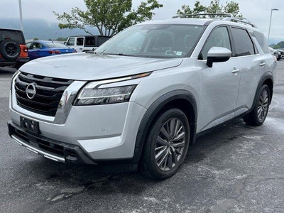 2023 Nissan Pathfinder SL 4WD