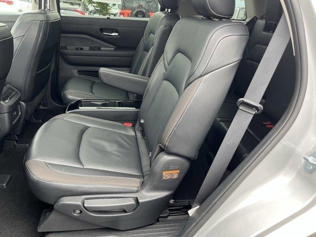 2023 Nissan Pathfinder SL 4WD