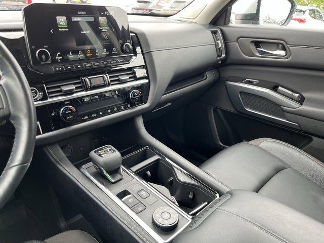 2023 Nissan Pathfinder SL 4WD