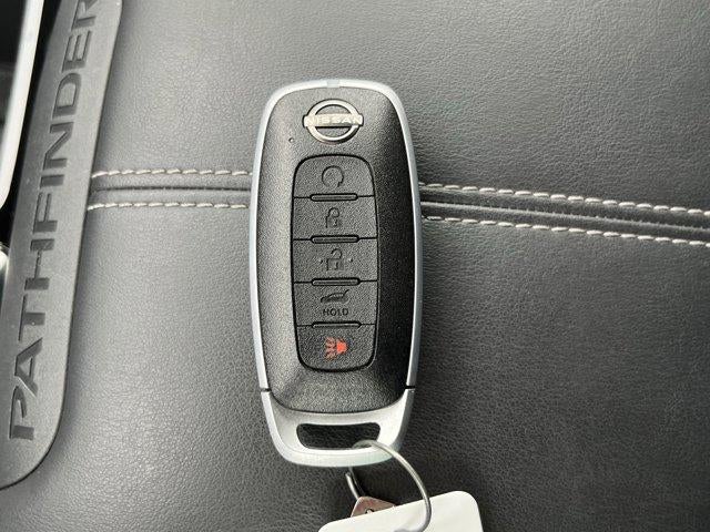 2023 Nissan Pathfinder SL 4WD