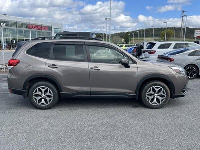 2022 Subaru Forester Premium CVT