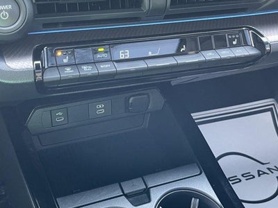 2024 Toyota Prius XLE AWD (Natl)