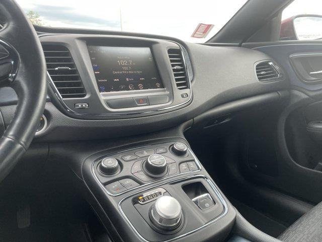 2015 Chrysler 200 4dr Sdn S FWD