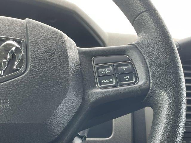 2012 RAM 1500 4WD Crew Cab 5.7 Ft Box Express