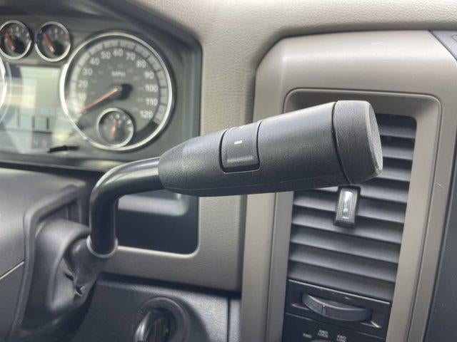 2012 RAM 1500 4WD Crew Cab 5.7 Ft Box Express