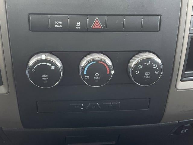 2012 RAM 1500 4WD Crew Cab 5.7 Ft Box Express