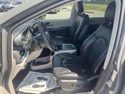 2023 Chrysler Pacifica Touring L FWD