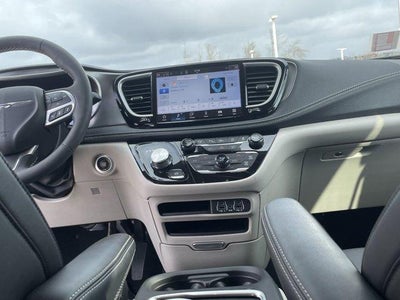 2024 Chrysler Pacifica Touring L FWD