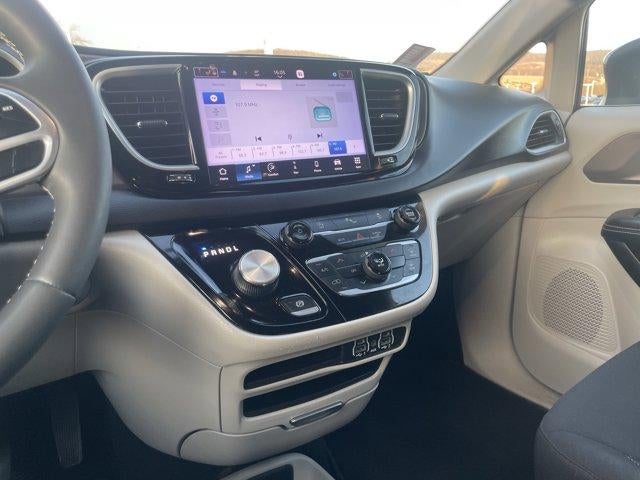 2022 Chrysler Voyager LX FWD