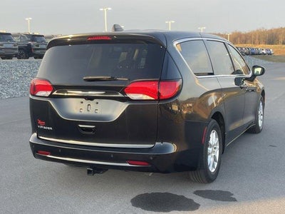 2022 Chrysler Voyager LX FWD