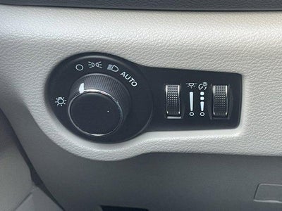 2022 Chrysler Voyager LX FWD