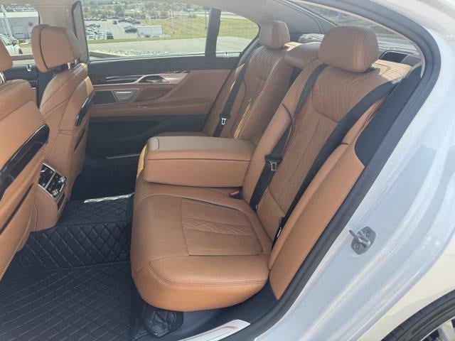 2022 BMW 740i xDrive Sedan