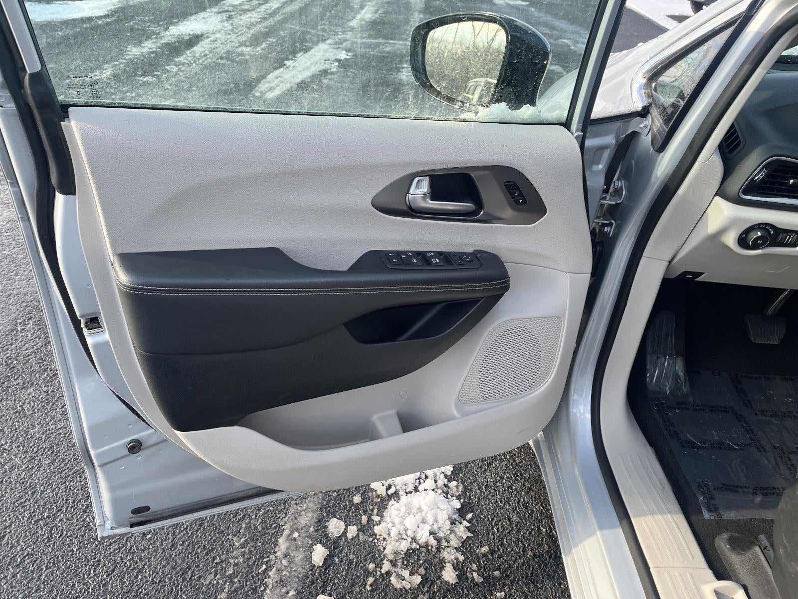 2024 Chrysler Pacifica Touring L FWD