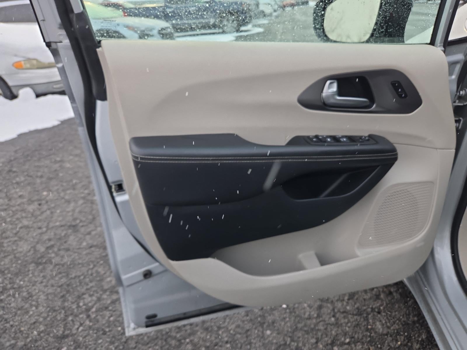 2024 Chrysler Pacifica Touring L FWD