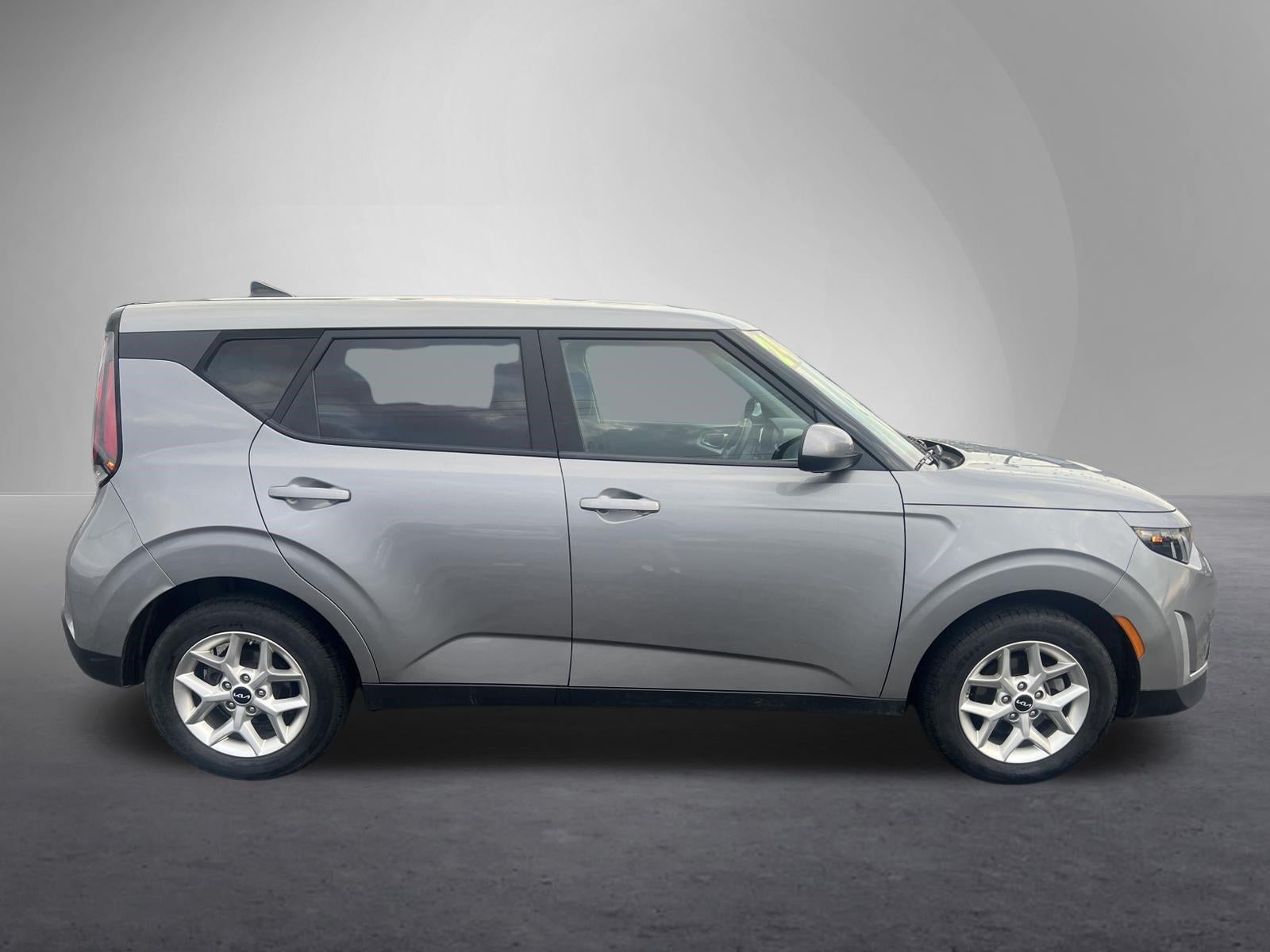 2024 Kia Soul LX IVT