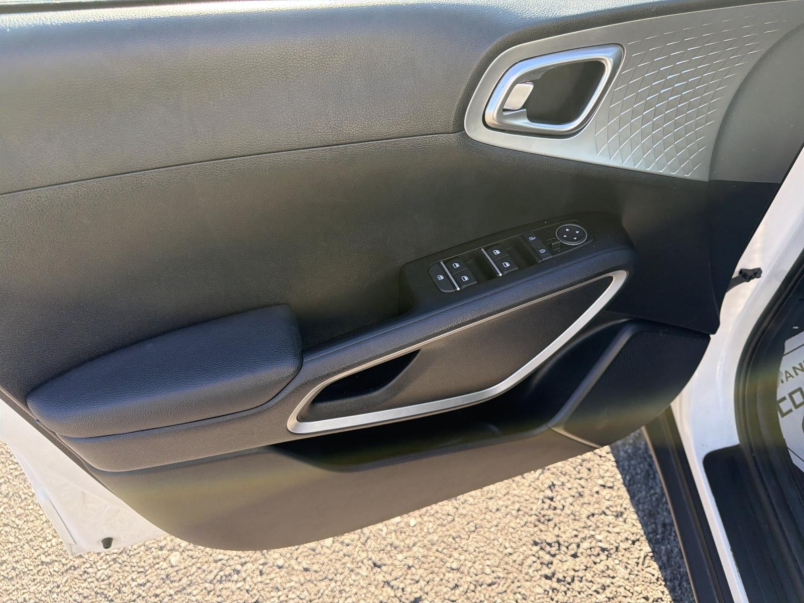 2024 Kia Soul LX IVT