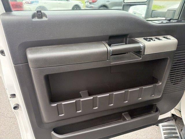 2016 Ford Super Duty F-450 DRW 4WD Crew Cab 8 Ft Box Lariat
