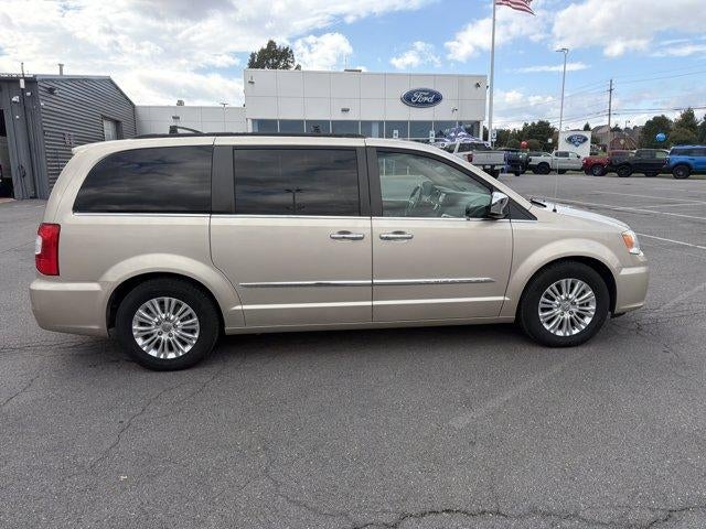 2013 Chrysler Town & Country 4dr Wgn Touring-L