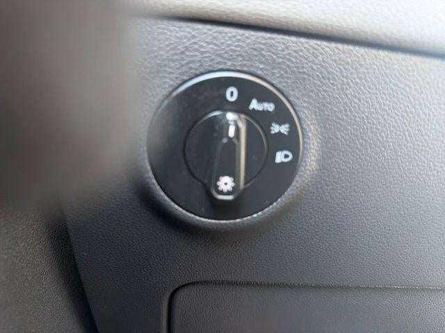 2024 Volkswagen Taos SE FWD