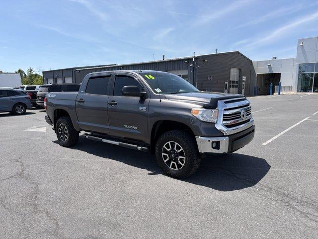 2016 Toyota Tundra 4WD Truck 4WD CrewMax Short Bed 5.7L SR5 (SE)