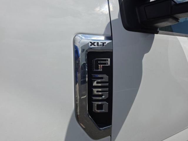 2022 Ford Super Duty F-250 SRW XLT 4WD Crew Cab 6.75' Box