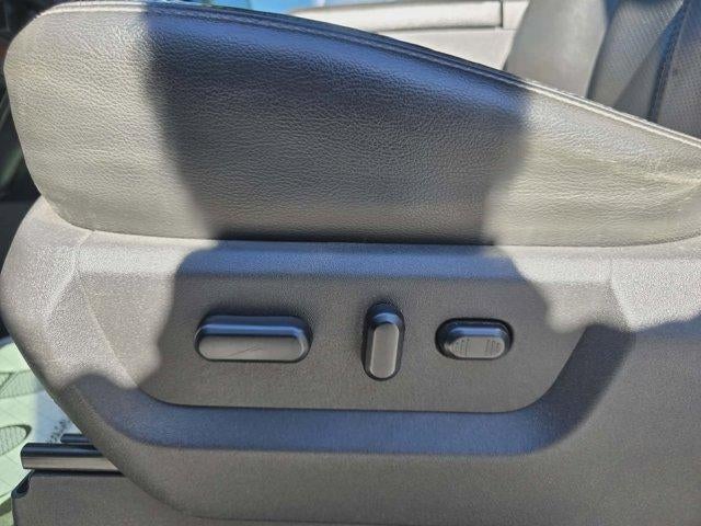 2012 Ford Super Duty F-350 SRW 4WD Crew Cab 6-3/4 Ft Box Lariat