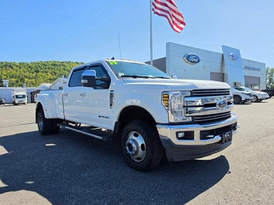 2019 Ford Super Duty F-350 DRW LARIAT 4WD Crew Cab 8' Box