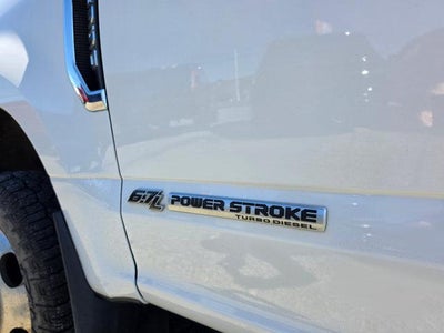 2019 Ford Super Duty F-350 DRW LARIAT 4WD Crew Cab 8' Box