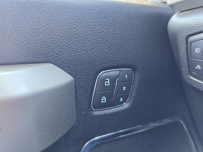 2019 Ford Super Duty F-350 DRW LARIAT 4WD Crew Cab 8' Box
