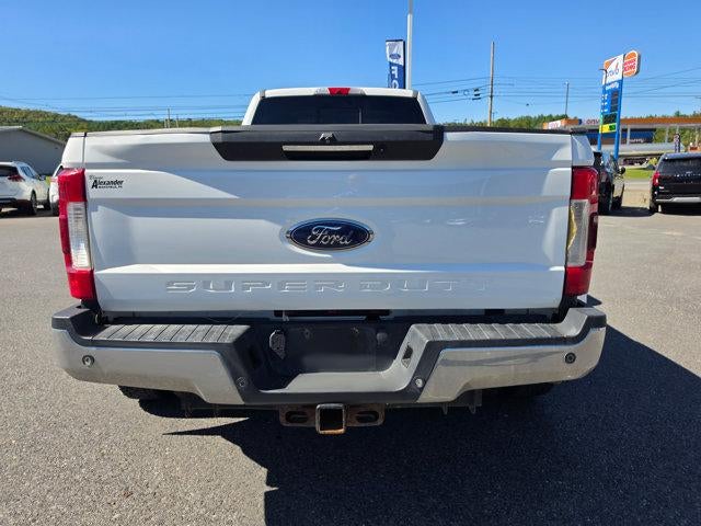 2019 Ford Super Duty F-350 DRW LARIAT 4WD Crew Cab 8' Box