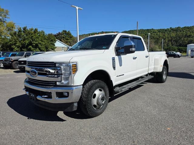 2019 Ford Super Duty F-350 DRW LARIAT 4WD Crew Cab 8' Box