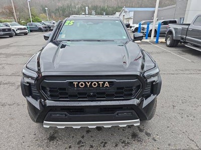 2025 Toyota Tacoma 4WD 4WD Trailhunter Hybrid Double Cab 5' Bed AT (Natl)