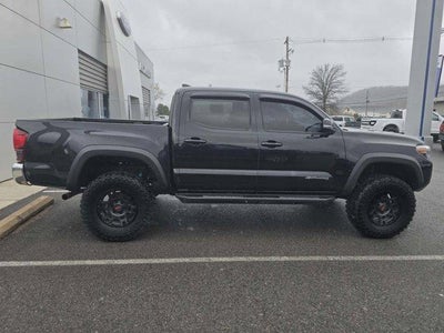 2018 Toyota Tacoma SR Double Cab 5' Bed V6 4x4 AT (GS)