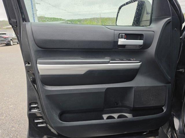 2016 Toyota Tundra 4WD Truck 4WD CrewMax Short Bed 5.7L SR5 (SE)