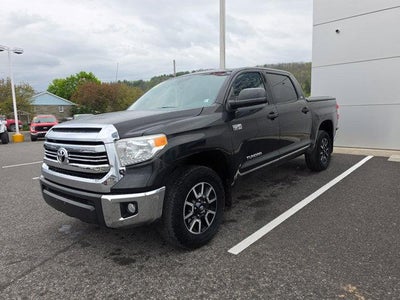 2016 Toyota Tundra 4WD Truck 4WD CrewMax Short Bed 5.7L SR5 (SE)