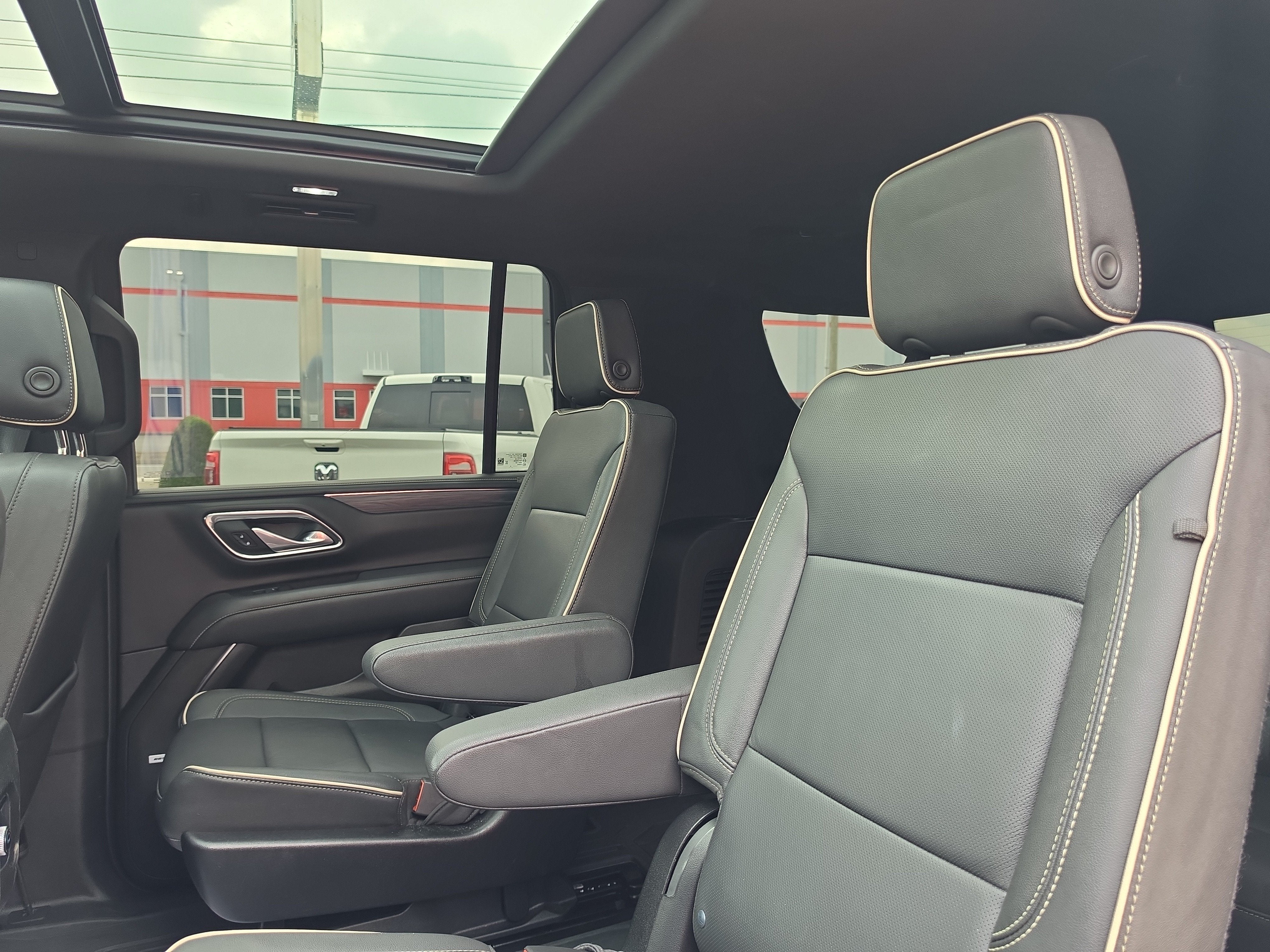 2024 GMC Yukon XL SLT