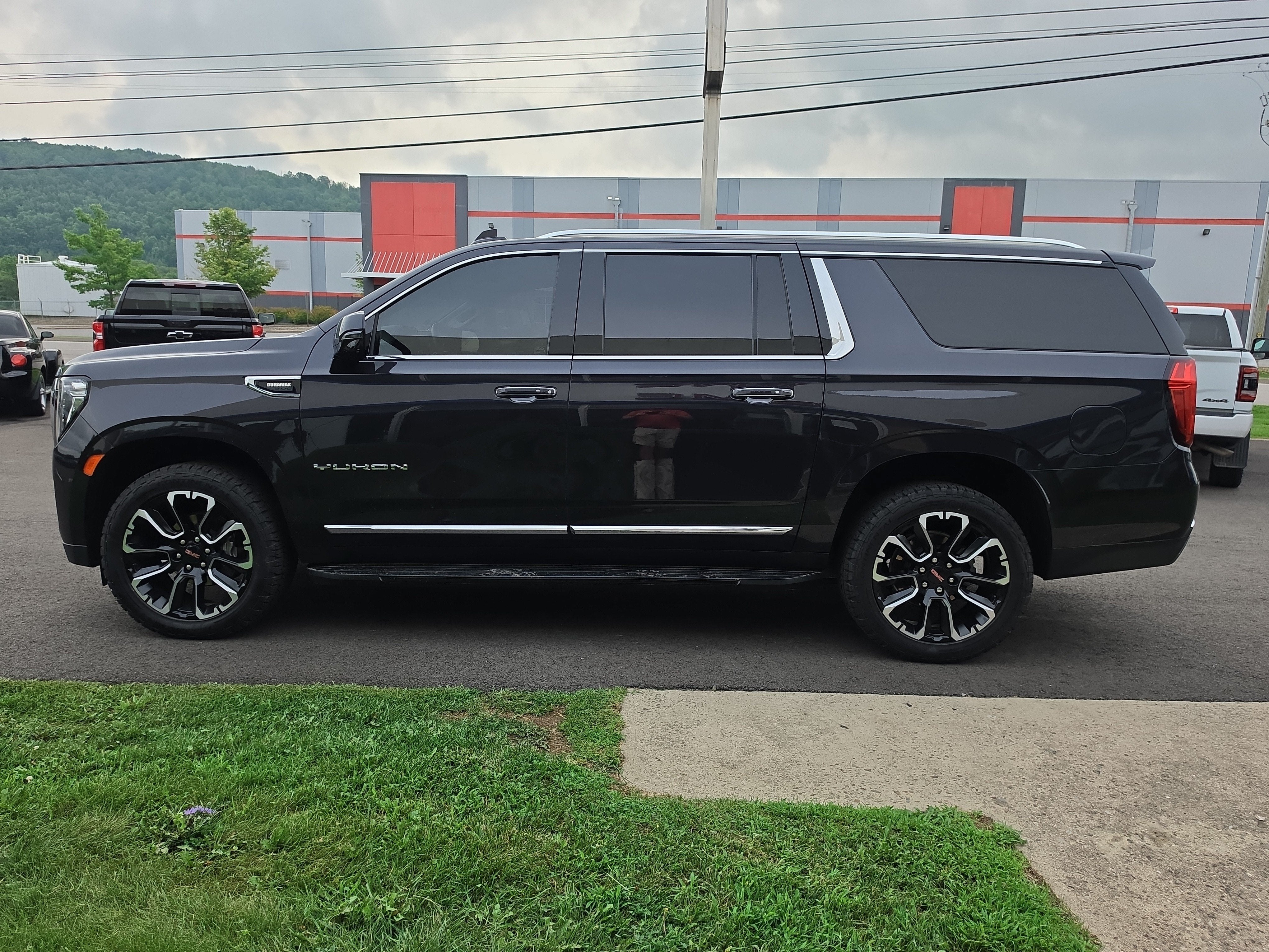 2024 GMC Yukon XL SLT