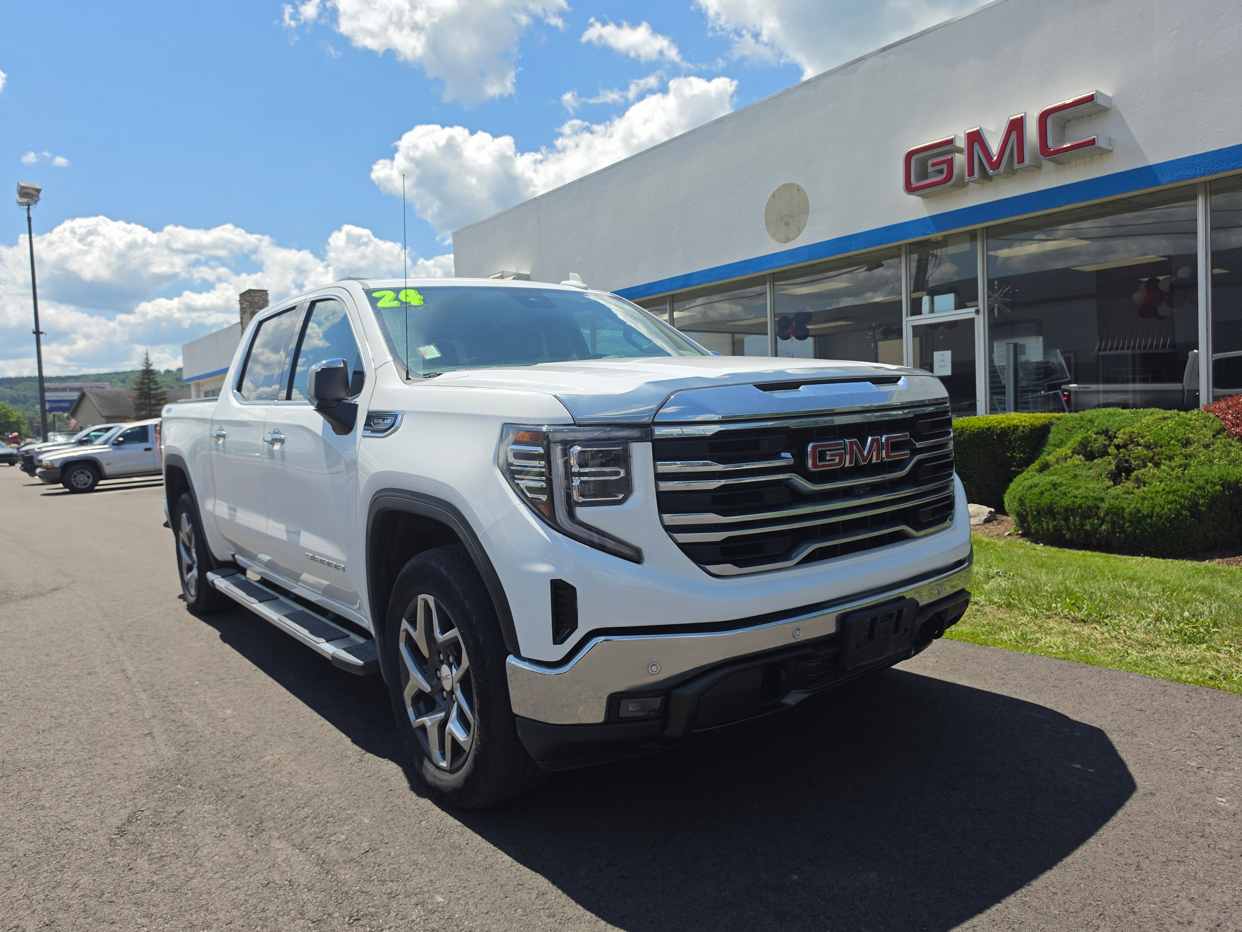 2024 GMC Sierra 1500 SLT