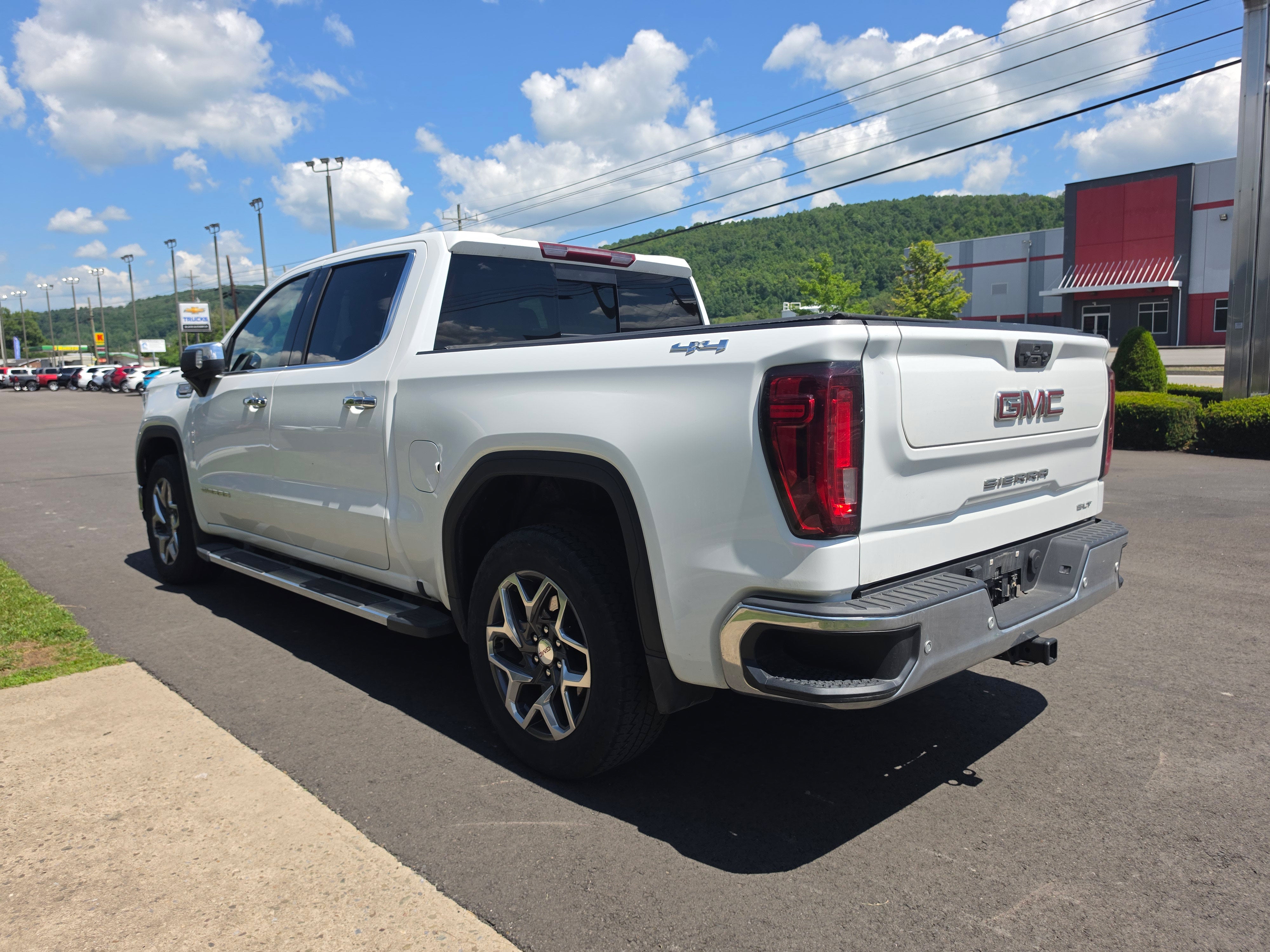 2024 GMC Sierra 1500 SLT