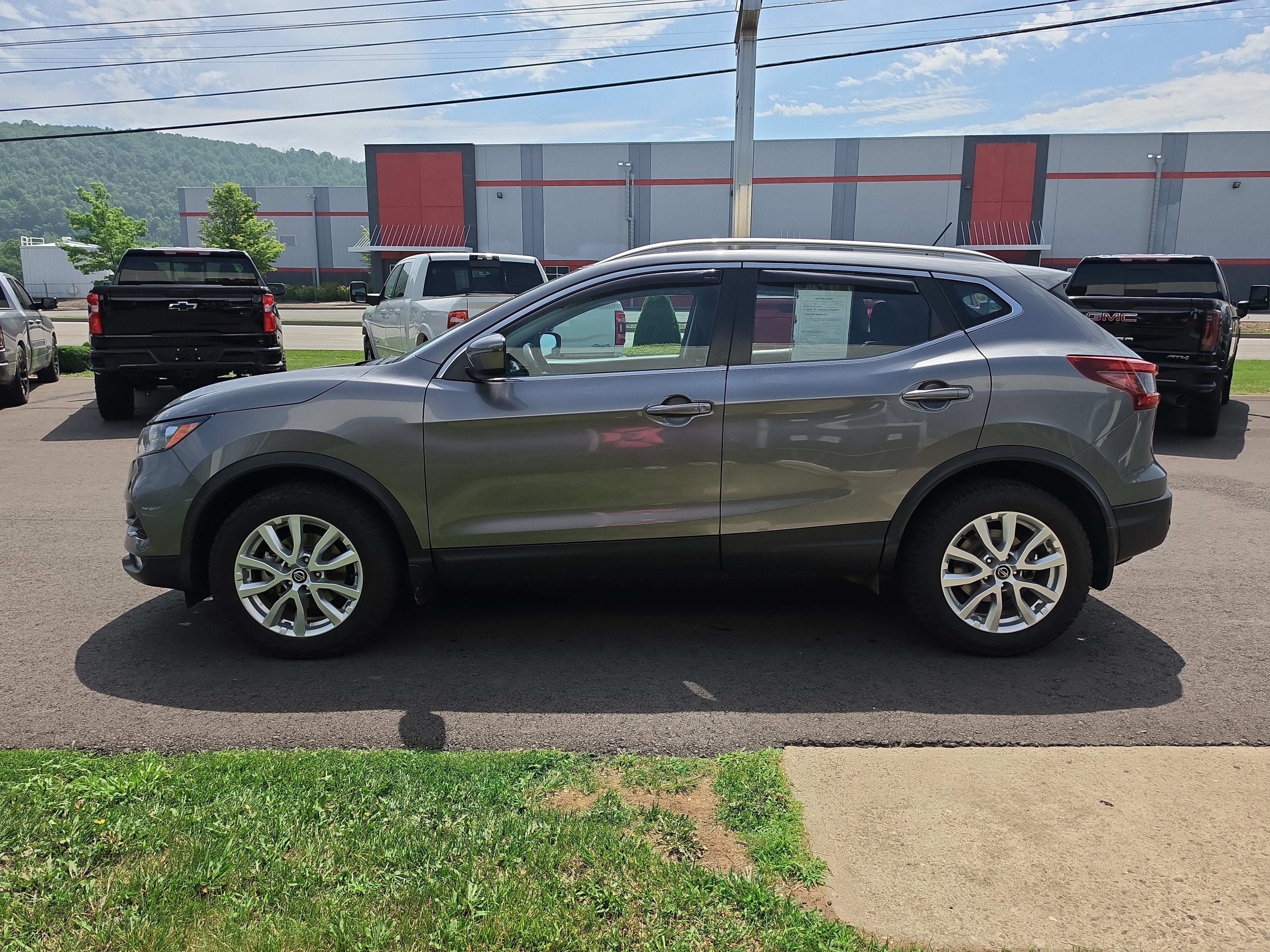 2022 Nissan Rogue Sport SV