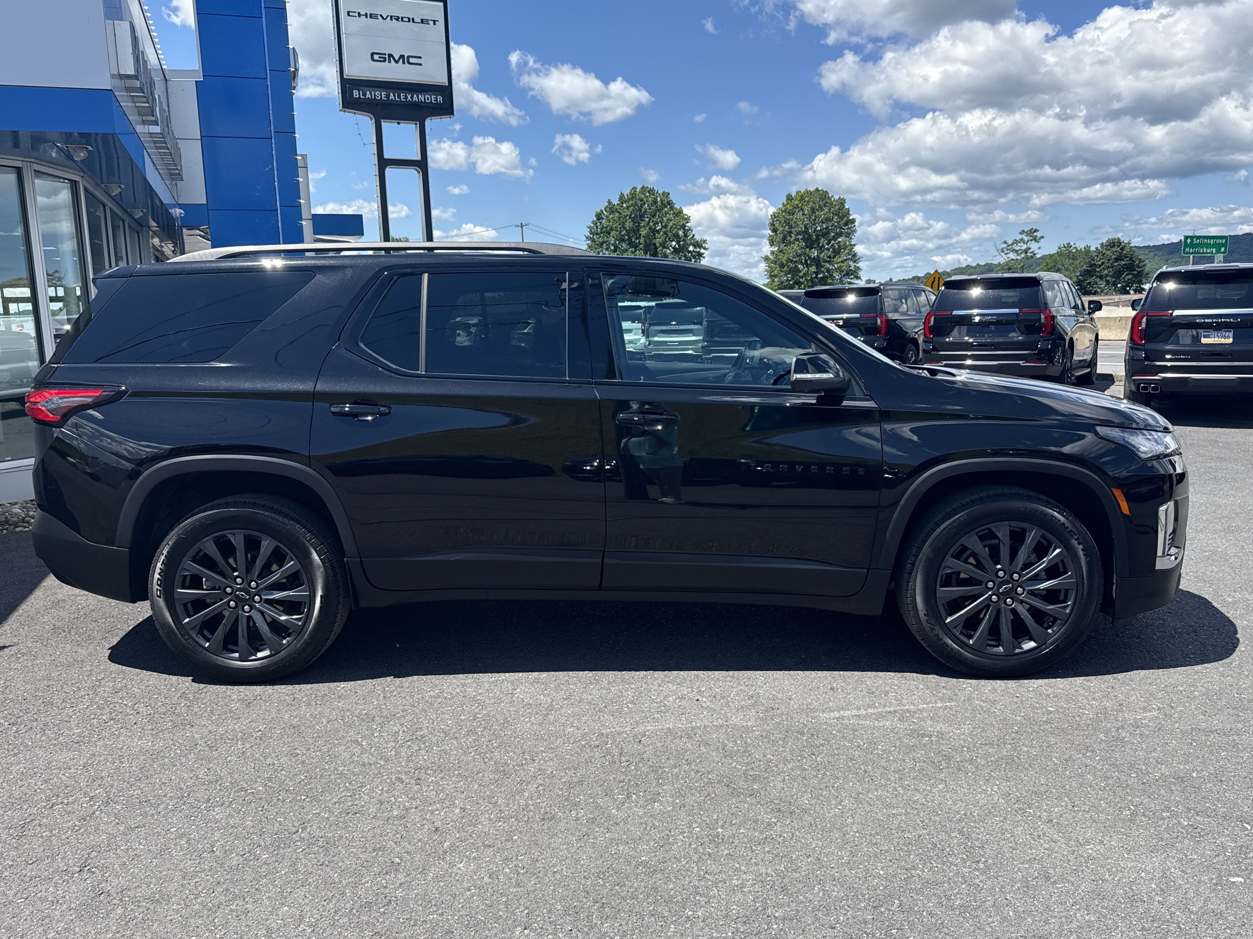 2023 Chevrolet Traverse RS