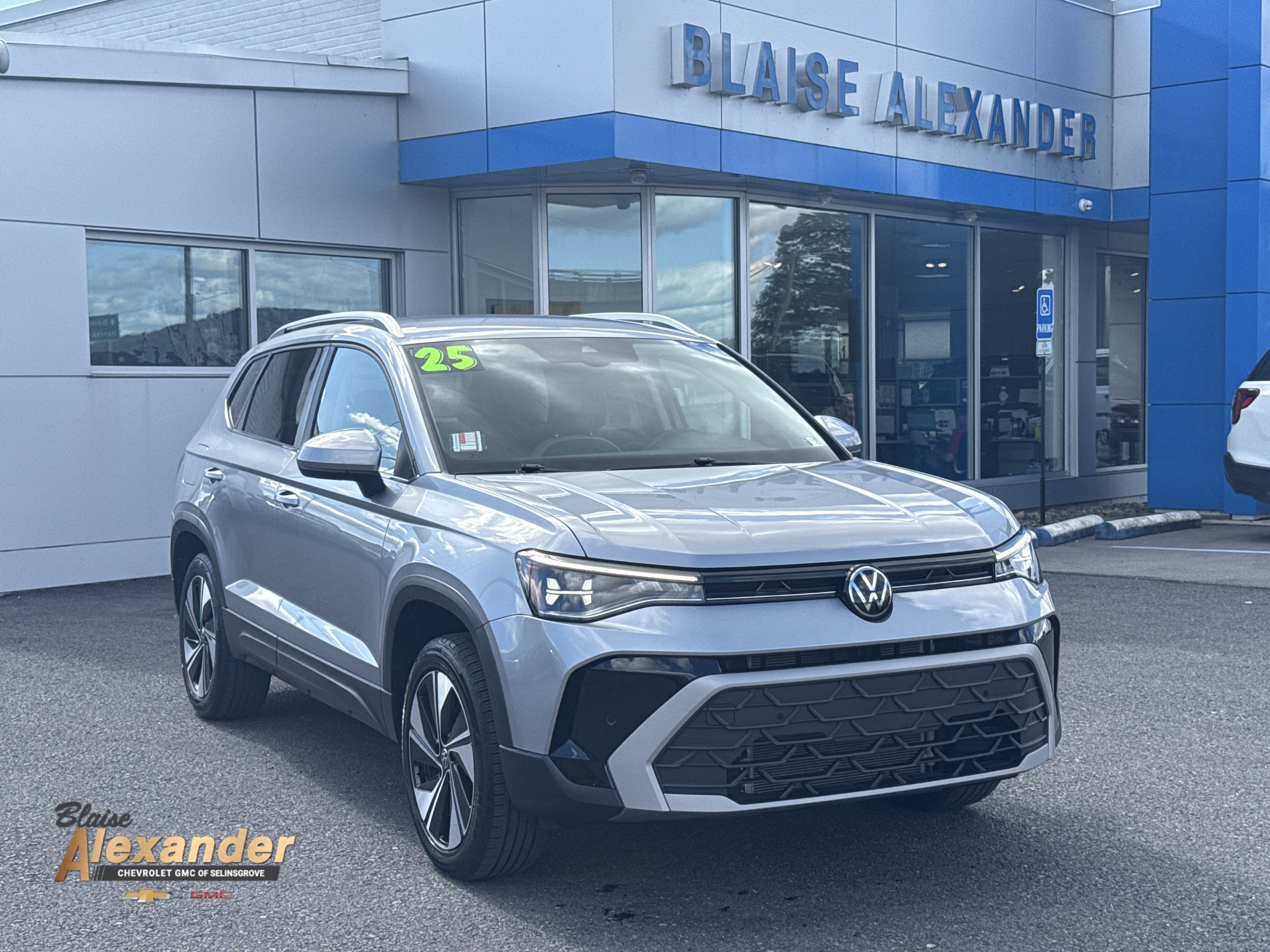 2025 Volkswagen Taos SE
