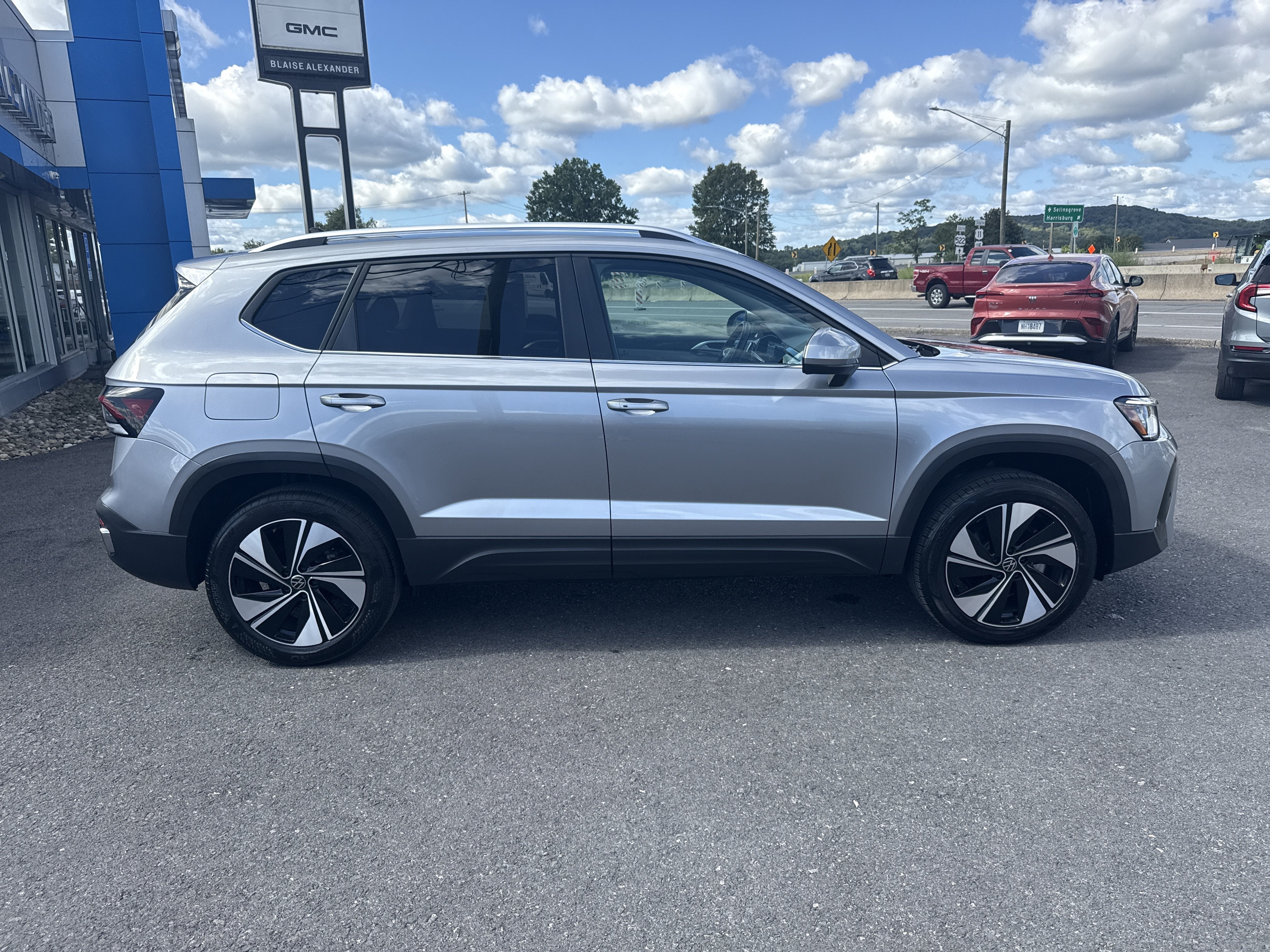 2025 Volkswagen Taos SE