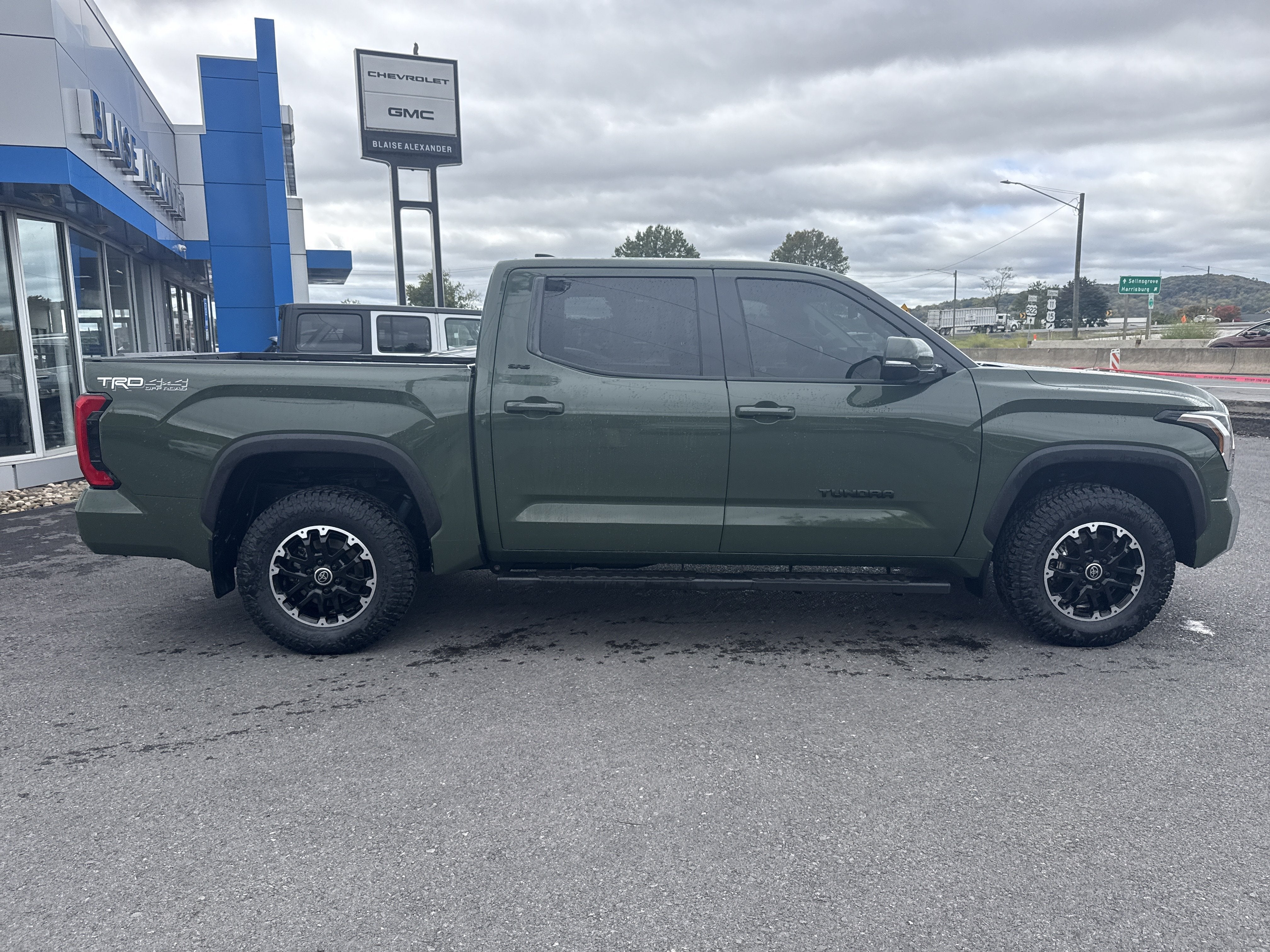 2022 Toyota Tundra 4WD SR5