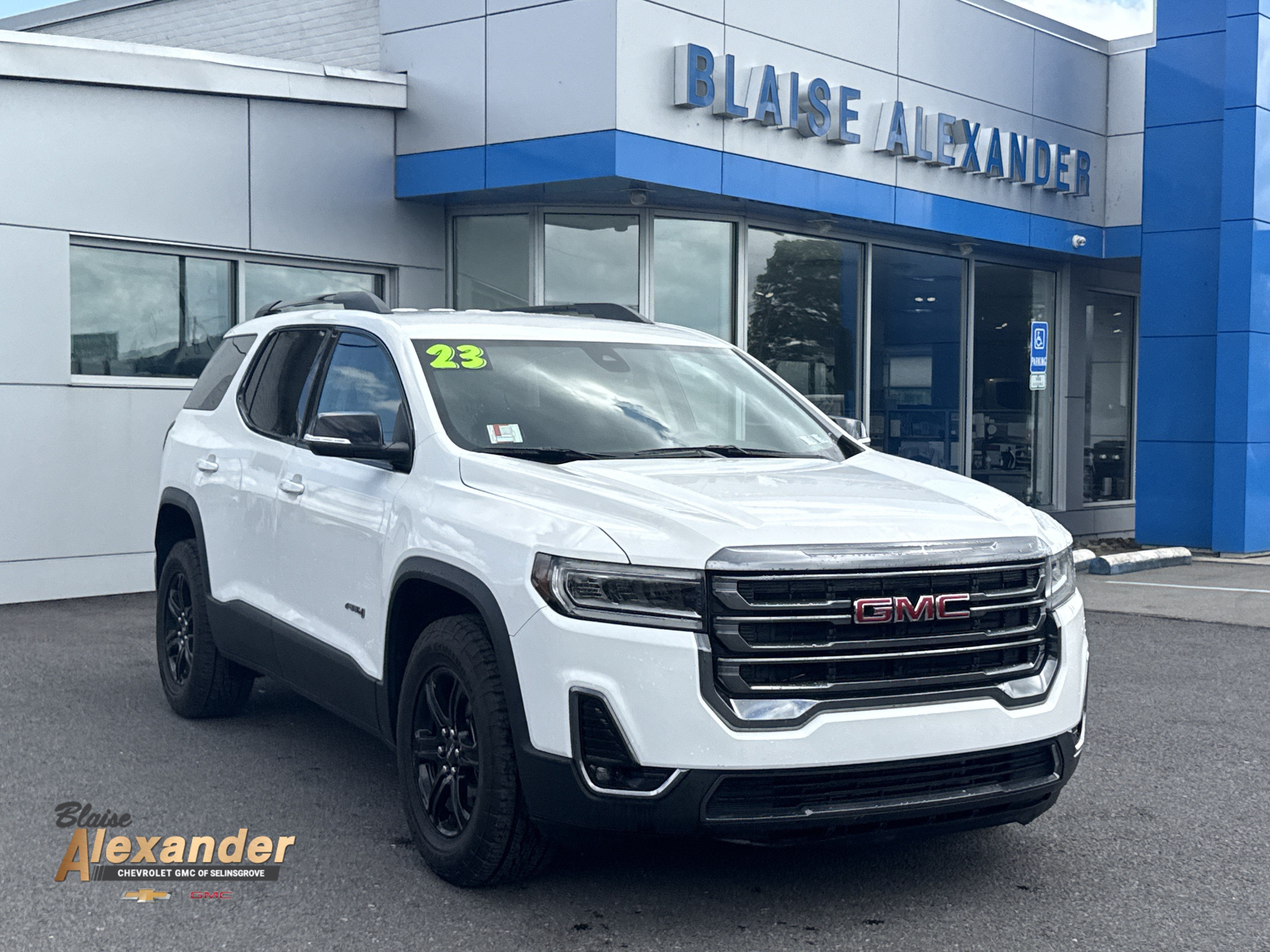 2023 GMC Acadia AT4