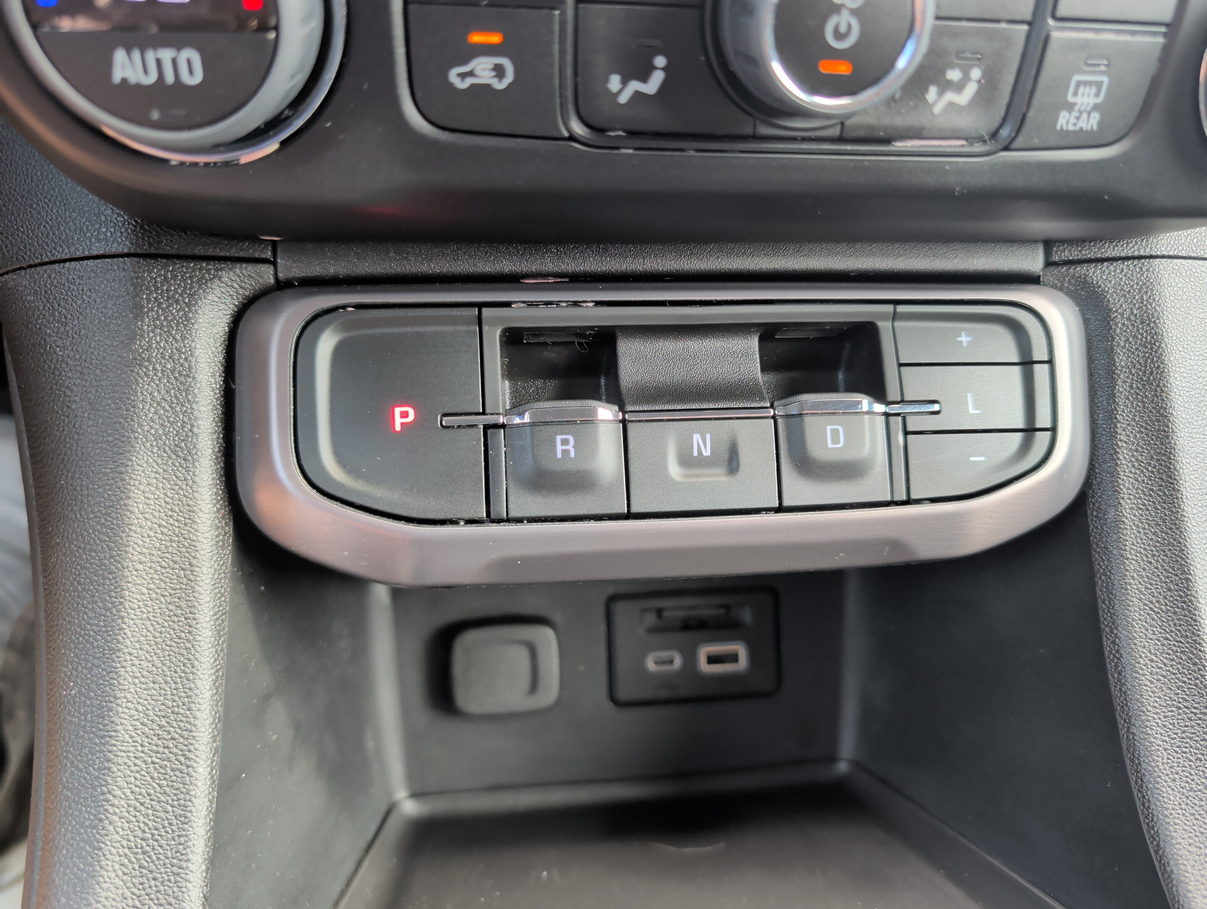 2023 GMC Acadia AT4